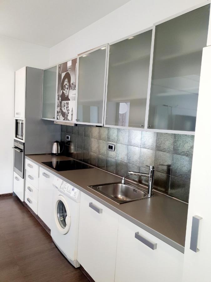 Top Center Apartment Next To Vitosha Boulevard Sofia Bagian luar foto